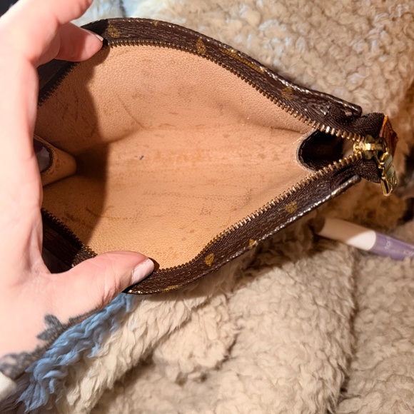 LV pouch - Picture 7 of 7